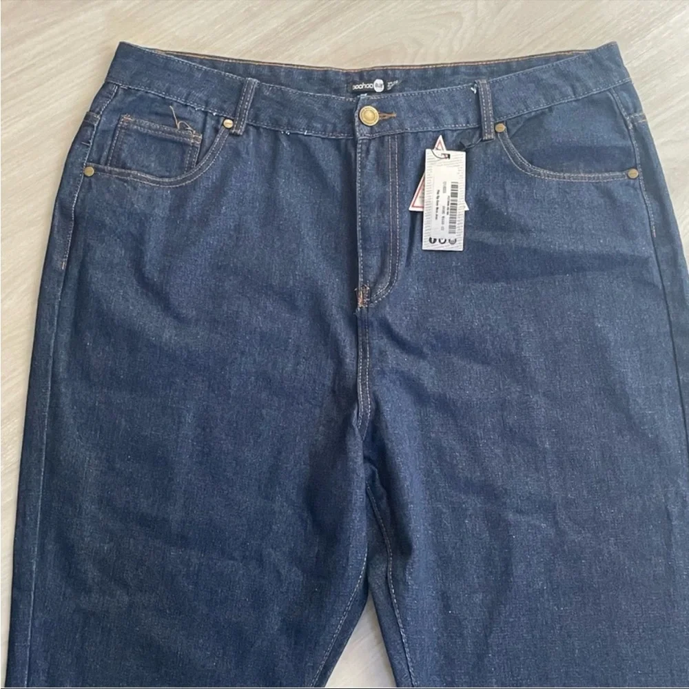 Boohoo plus rip knee mom jeans NWT dark wash distressed plus size 18